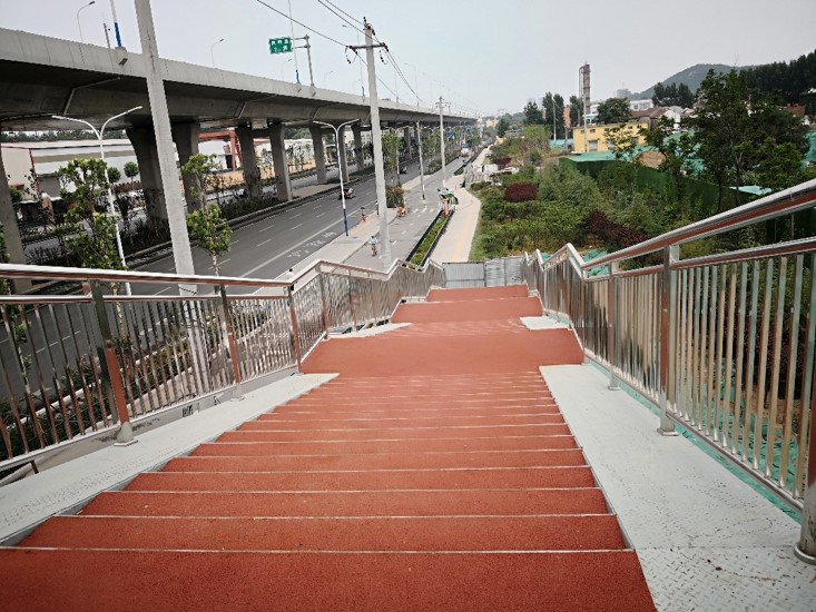 ee82d90e42f344 赤峰市工业北路急剧路建设人行天桥j9国际站备用